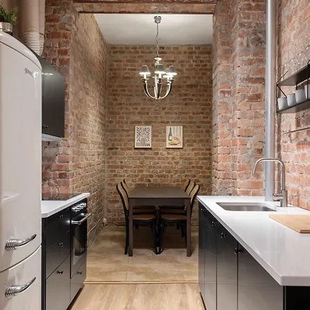 Dinbnb Enjoy A Stylish In The Heart Of The